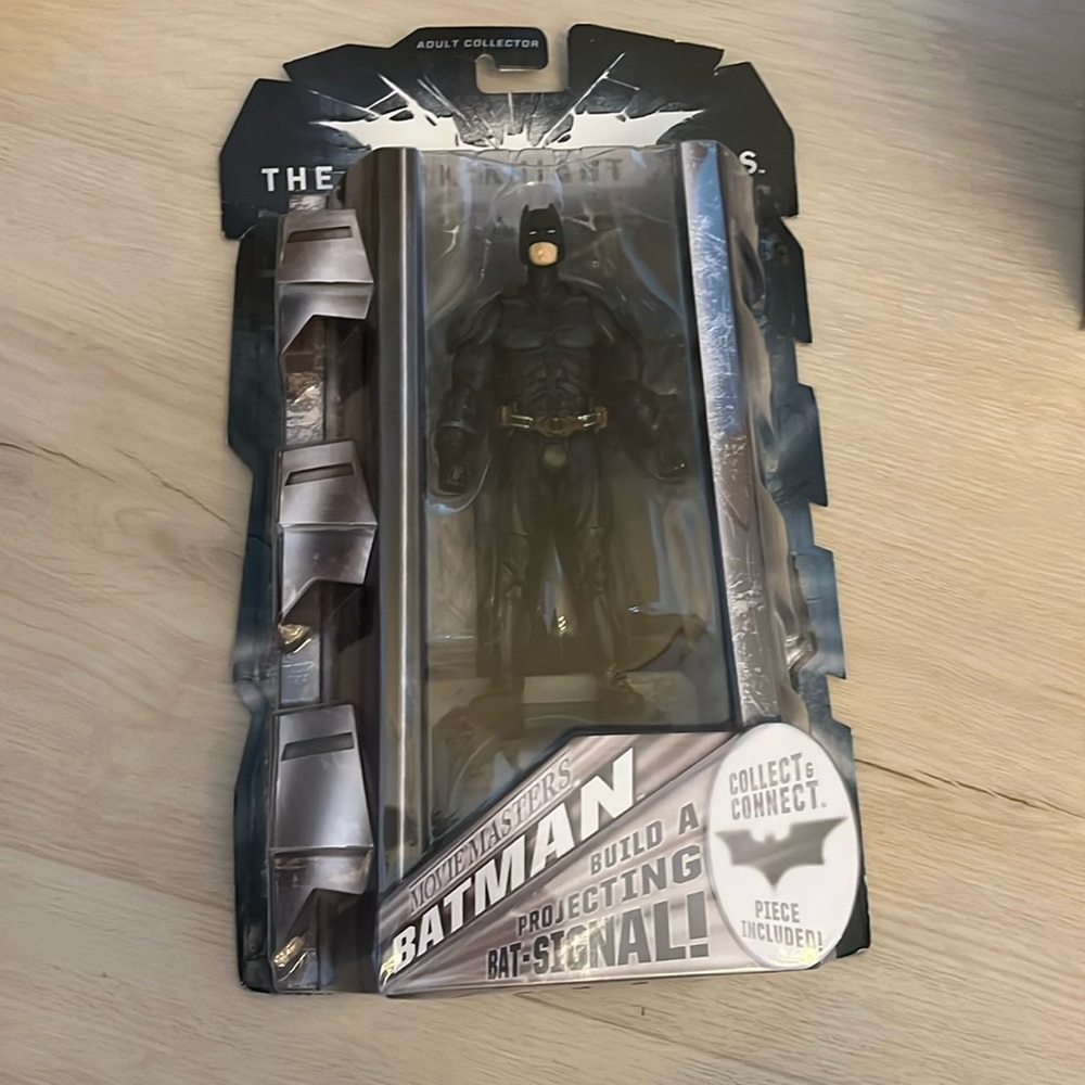 Batman The Dark Knight Figure Rises Movie Masters Bat Signal Adult Collection